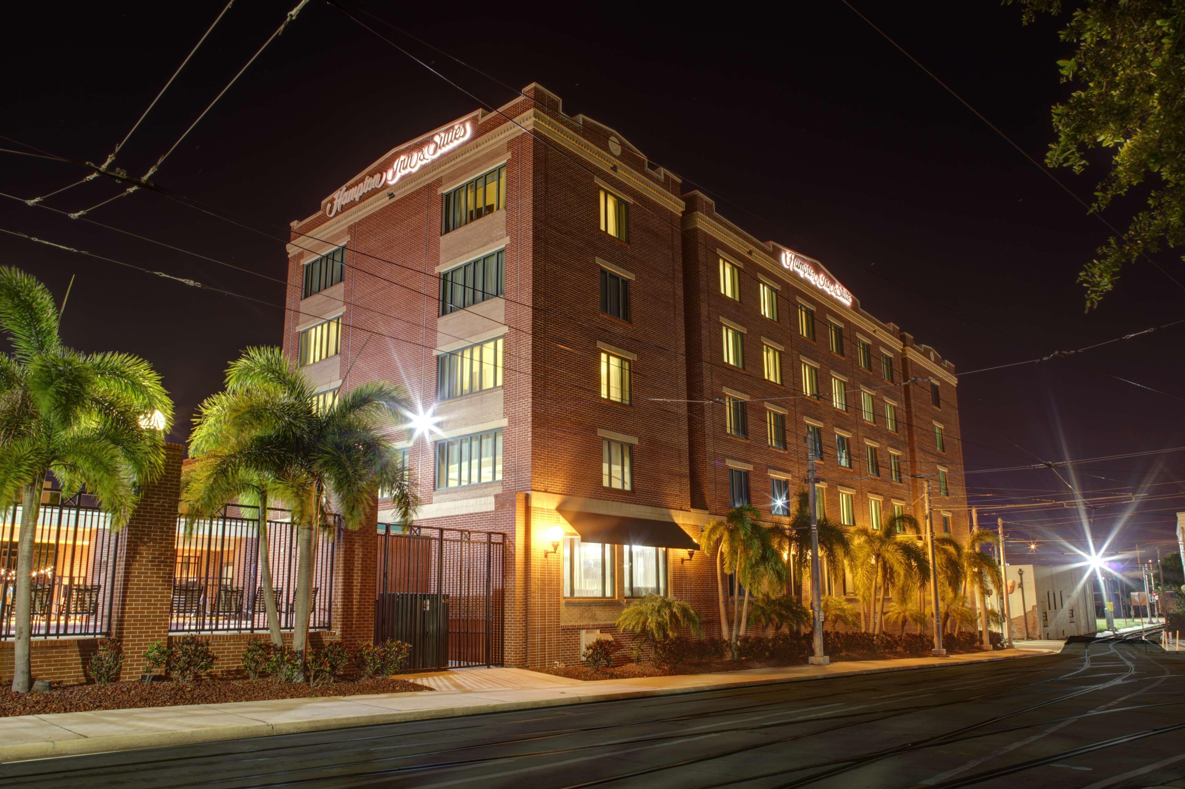 Hampton Inn & Suites Tampa Ybor City Downtown Exterior photo